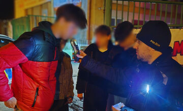 FOTO: Policajti v Rimavskej Sobote kontrolovali mládež, narazili na viacero neplnoletých pod vplyvom alkoholu