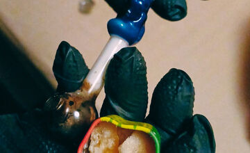 FOTO: Polícia vo Zvolene zaistila drogy a zadržala šesť osôb pri razii