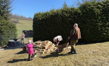 FOTO: Huliak sa pochválil, ako trávil veľkonočné sviatky. Kúpal sa v potoku a rúbal drevo, schytal však kritiku