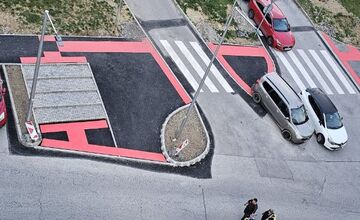 FOTO: Po stavebných prácach zostali v Sásovej kopy odpadu