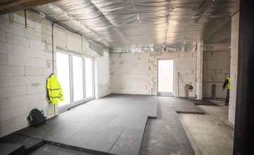 FOTO: V Žiari nad Hronom pokračujú vo výstavbe novej budovu pre účely DSS Doména