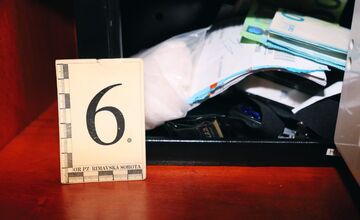 FOTO: V rodinnom dome v Rimavskej Sobote našli drogy