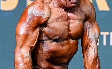 FOTO: Z ulice späť na pódium. Šokujúci návrat majstra Európy Adama Cibuľu v Šuranoch