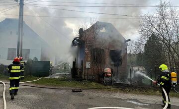 FOTO: V Nemeckej vyhlásili zbierku po ničivom požiari domu