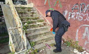 FOTO: V uliciach Zvolena opäť bolo množstvo pohodených použitých striekačiek