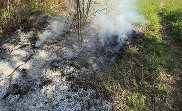 FOTO: Oheň nad Fončordou prišli uhasiť hasiči
