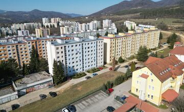 FOTO: V Banskej Bystrici pribudne 100 parkovacích miest