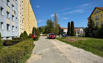 FOTO: V Banskej Bystrici pribudne 100 parkovacích miest