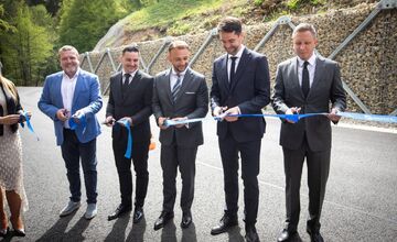 FOTO: V obci pri Bystrici hrozil zosuv pôdy na jedinú prístupovú cestu