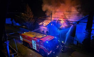 FOTO: Požiar pripravil rodinu zo Závadky nad Hronom o bývanie